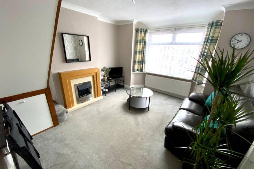 Spacious 2 Bed Apt Sleeps 4 Near Bournemouth Beach Ngoại thất bức ảnh